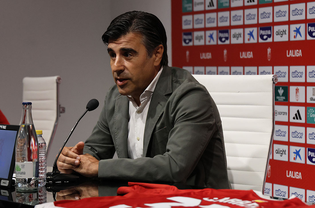 Nico Rodríguez, director deportivo del Granada CF, durante la presentación de los jugadores (JOSÉ ANDRÉS FERNÁNDEZ)