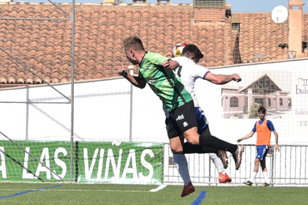 El CD Huétor Vega no tuvo su mejor día (CF MOTRIL)