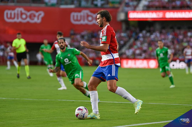 Ignasi Miquel durante el partido (JOSÉ M. BALDOMERO)