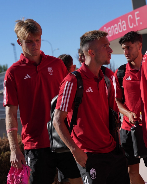 El filial pone rumbo a Córdoba (GRANADA CF) El filial pone rumbo a Córdoba (GRANADA CF)