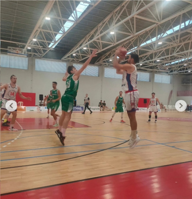 El conjunto zubiense lanza un triple (CB LA ZUBIA) El conjunto zubiense lanza un triple (CB LA ZUBIA)