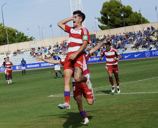 Julito celebra su gol (GRANADA CF)