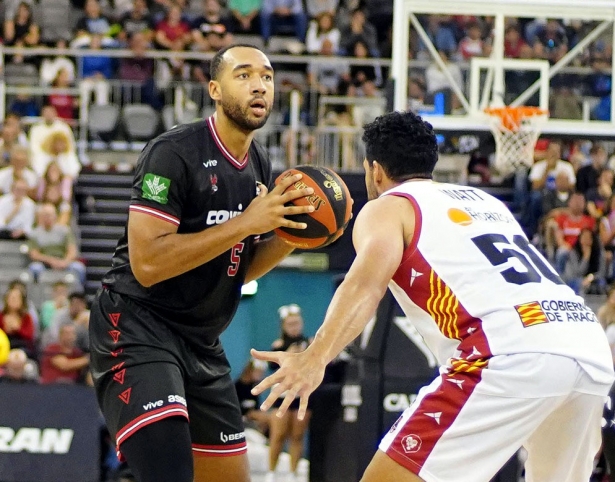 Kwan Cheatham, que anotó 23 puntos, hizo un gran partido (JOSÉ VELASCO)