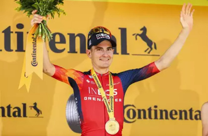 El ciclista español Carlos Rodríguez (INEOS Grenadiers) celebra una victoria de etapa en el Tour de Francia 2023 (DAVID PINTENS/BELGA/DPA - ARCHIVO)