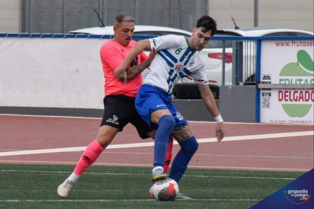 El Santa Fe defenderá el liderato en Dúrcal (JOSÉ M. BALDOMERO) El Santa Fe defenderá el liderato en Dúrcal (JOSÉ M. BALDOMERO)
