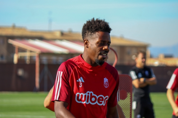 Manafá podría debutar esta tarde con la camiseta del Granada CF (CRISTIAN FERNÁNDEZ) Manafá podría debutar esta tarde con la camiseta del Granada CF (CRISTIAN FERNÁNDEZ)