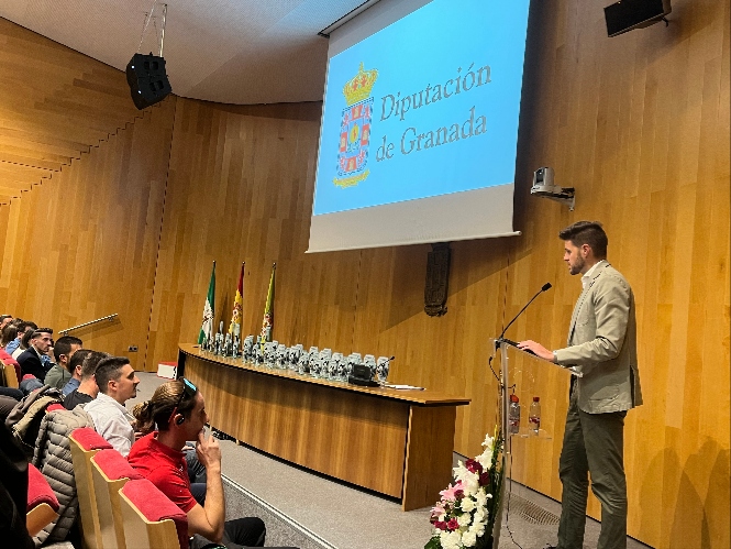 El diputado de Deportes e Instalaciones Deportivas, Eric Escobedo (DIPGRA) 