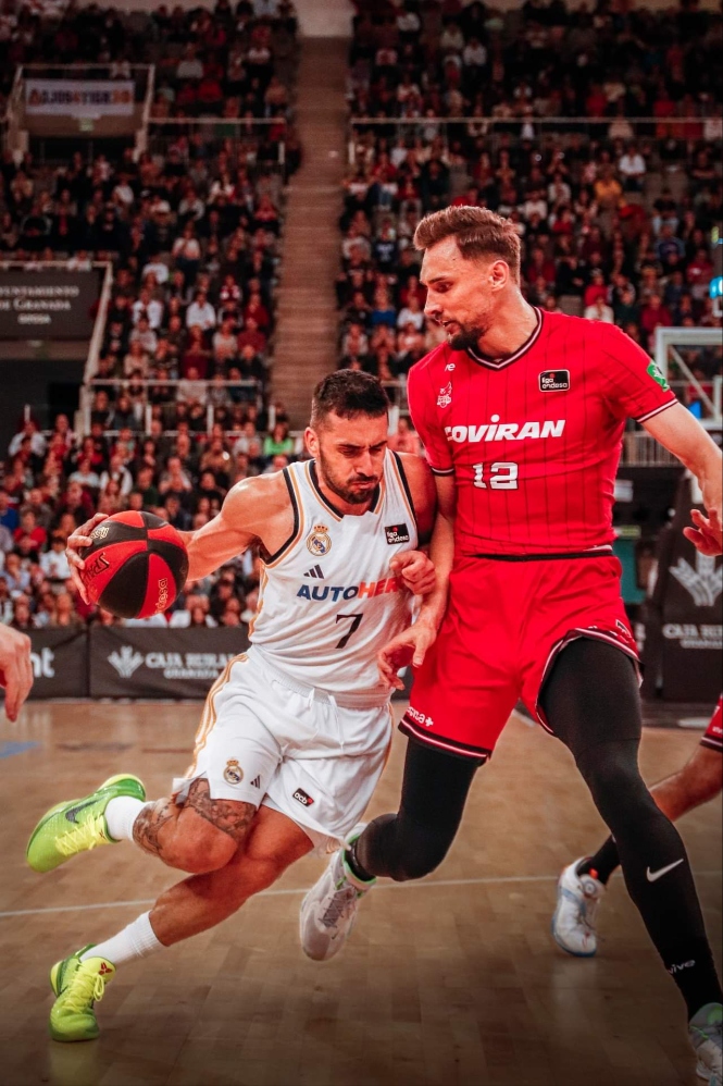 Evaldas Kairys defiende a Facu Campazzo (DAVID TORRES) 