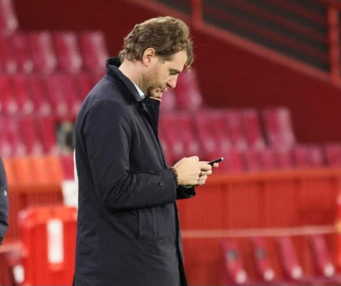 Matteo Tognozzi sigue un entrenamiento del Granada CF (JOSÉ ANDRÉS FERNÁNDEZ))