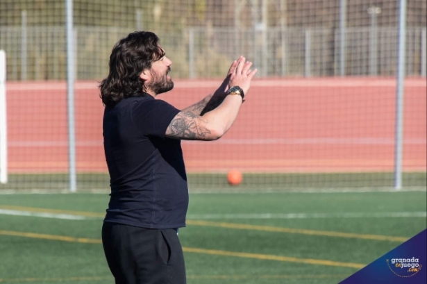 El entrenador del CD Santa FE, Luis Torres (JOSÉ M. BALDOMERO) 