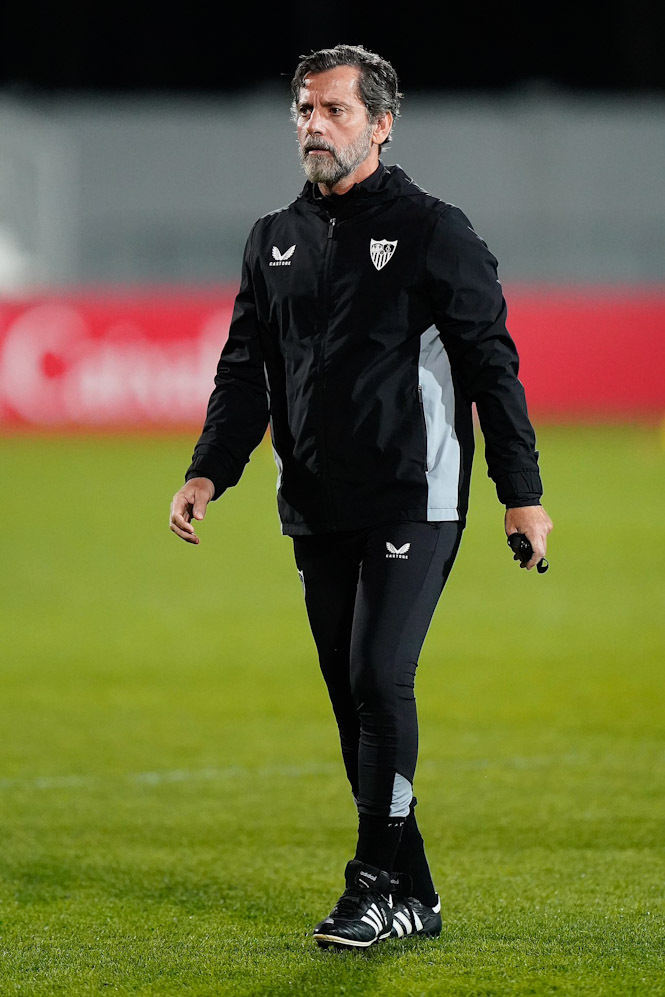 Quique Sánchez Flores durante el primer entrenamiento con el Sevilla FC (SEVILLA FC)