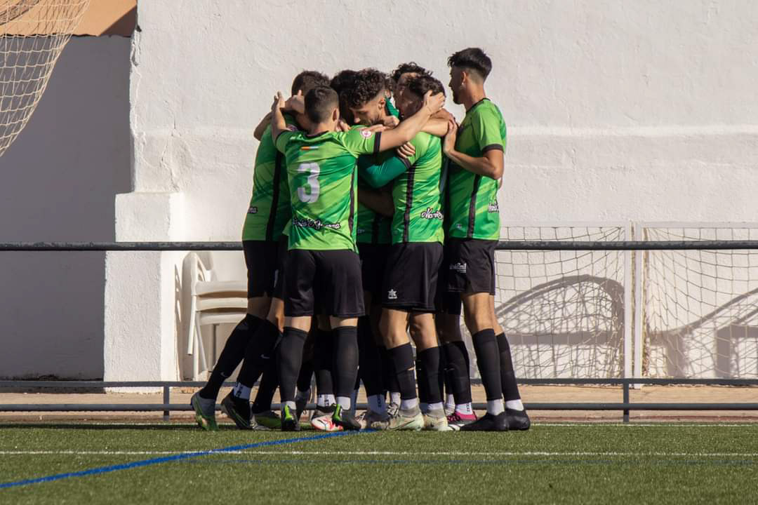 El Huétor Vega quiere cerrar el año en zona de play off (CRISTIAN FERNÁNDEZ)