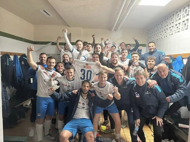 El Loja celebra la victoria (LOJA CD) El Loja celebra la victoria (LOJA CD)