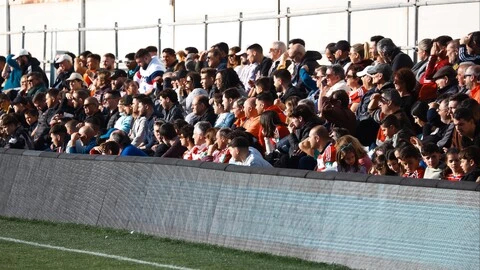 Aficionados viendo al Recreativo Granada (GRANADA CF)