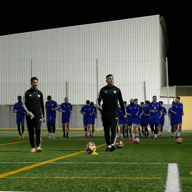 Edu Oriol y Armando Lozano durante un entrenamiento con el CF Motril (CF MOTRIL) Edu Oriol y Armando Lozano durante un entrenamiento con el CF Motril (CF MOTRIL)