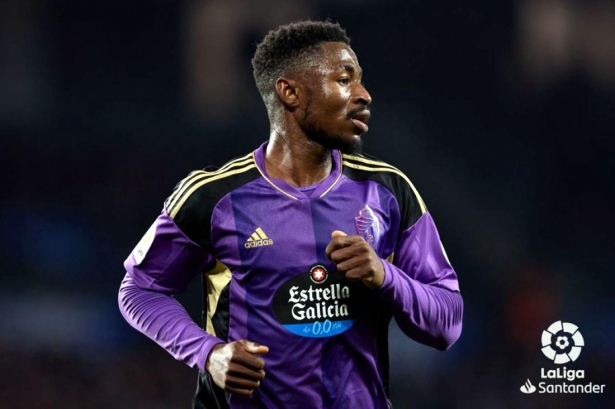 Martin Hongla con la camiseta del Real Valladolid la pasada temporada (LALIGA)