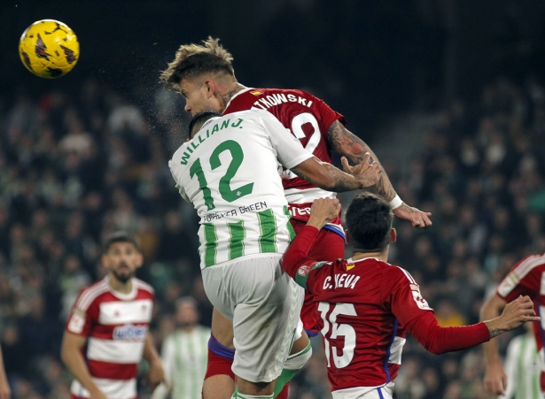 Piatkowski realizó un gran partido en defensa ante el Betis en su debut (LOF) Piatkowski realizó un gran partido en defensa ante el Betis en su debut (LOF)