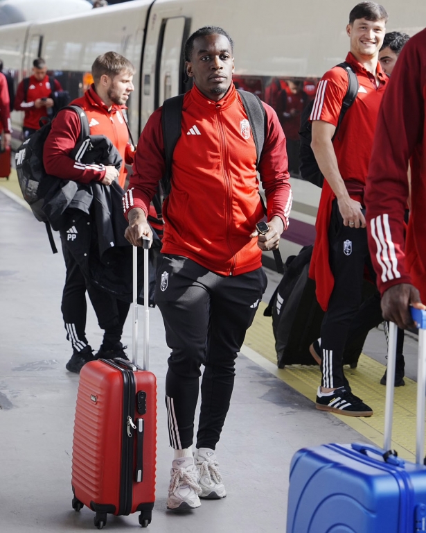 Maouassa, penúltimo fichaje, viajó ayer con el resto del equipo en AVE a Getafe (GCF) Maouassa, penúltimo fichaje, viajó ayer con el resto del equipo en AVE a Getafe (GCF)