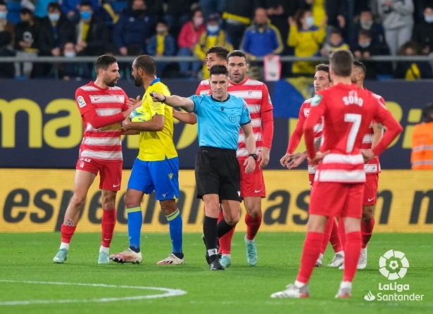 Ortiz Arias, durante el Cádiz - Granada de una temporada anterior (LALIGA) Ortiz Arias, durante el Cádiz - Granada de una temporada anterior (LALIGA)