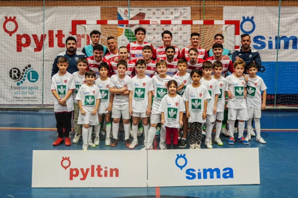 El Sima Granada con los más jóvenes (PRENSA GRFS) El Sima Granada con los más jóvenes (PRENSA GRFS)