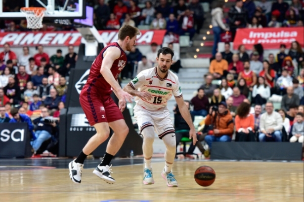 Lluis Costa juega en ataque (ACB PHOTO / J. BERNAL) Lluis Costa juega en ataque (ACB PHOTO / J. BERNAL)