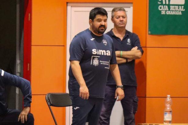 El entrenador del Sima Granada, Rafa Romero (CRISTIAN FERNÁNDEZ) El entrenador del Sima Granada, Rafa Romero (CRISTIAN FERNÁNDEZ)
