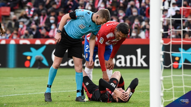 Hernández Hernández, durante un Granada - Rayo de una temporada anterior (JOSÉ M. BALDOMERO) Hernández Hernández, durante un Granada - Rayo de una temporada anterior (JOSÉ M. BALDOMERO)