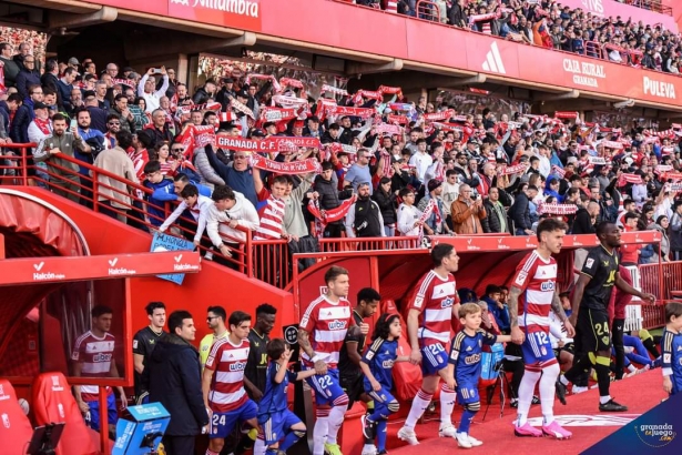 La afición del Granada CF no falla (JOSÉ M. BALDOMERO) La afición del Granada CF no falla (JOSÉ M. BALDOMERO)