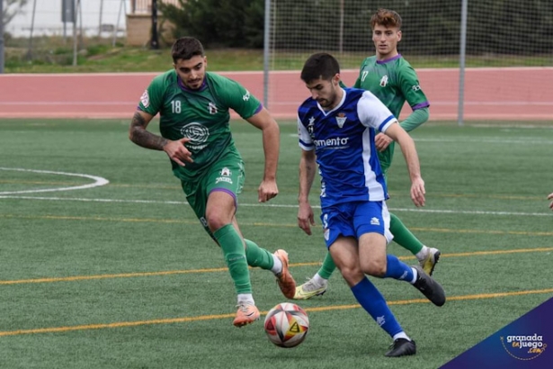 Antonio Peso durante un partido anterior del Maracena (JOSÉ M. BALDOMERO) Antonio Peso durante un partido anterior del Maracena (JOSÉ M. BALDOMERO)