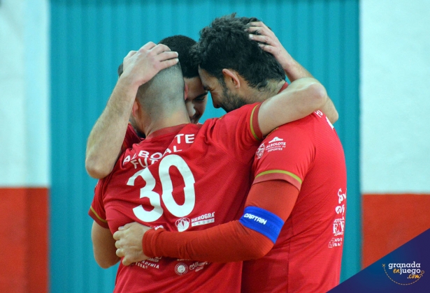 Los alboloteños celebran uno de los goles (J. PALMA)
