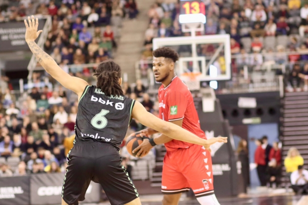 Cristiano Felicio en una acción del partido (JOSÉ VELASCO)