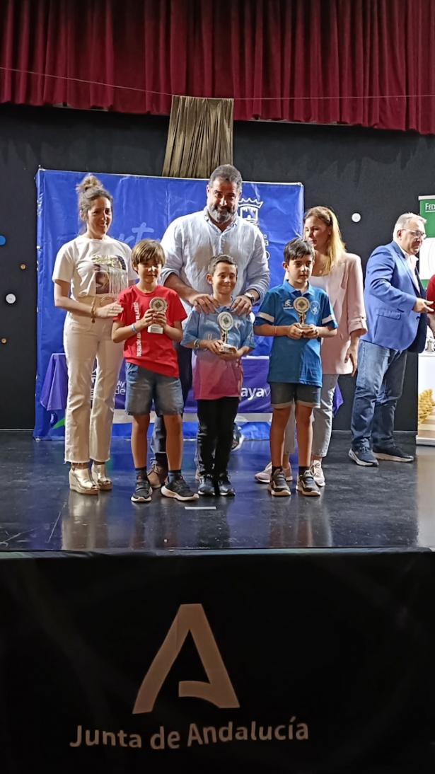 Damián López Rebelles en el podio recibiendo el premio (DIANA REBELLES) Damián López Rebelles en el podio recibiendo el premio (DIANA REBELLES)