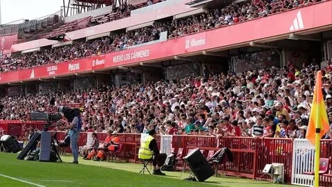 Gran asistencia de público en el `Nuevo Los Carmenes` (GRANADA CF) Gran asistencia de público en el `Nuevo Los Carmenes` (GRANADA CF)