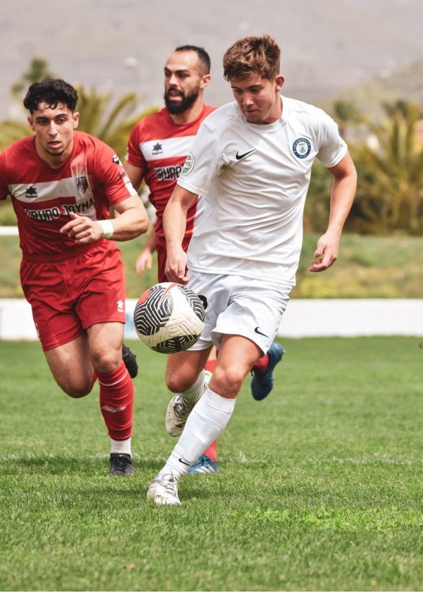 El Almuñécar City se despidió con victoria (FC MÁLAGA CITY) El Almuñécar City se despidió con victoria (FC MÁLAGA CITY)