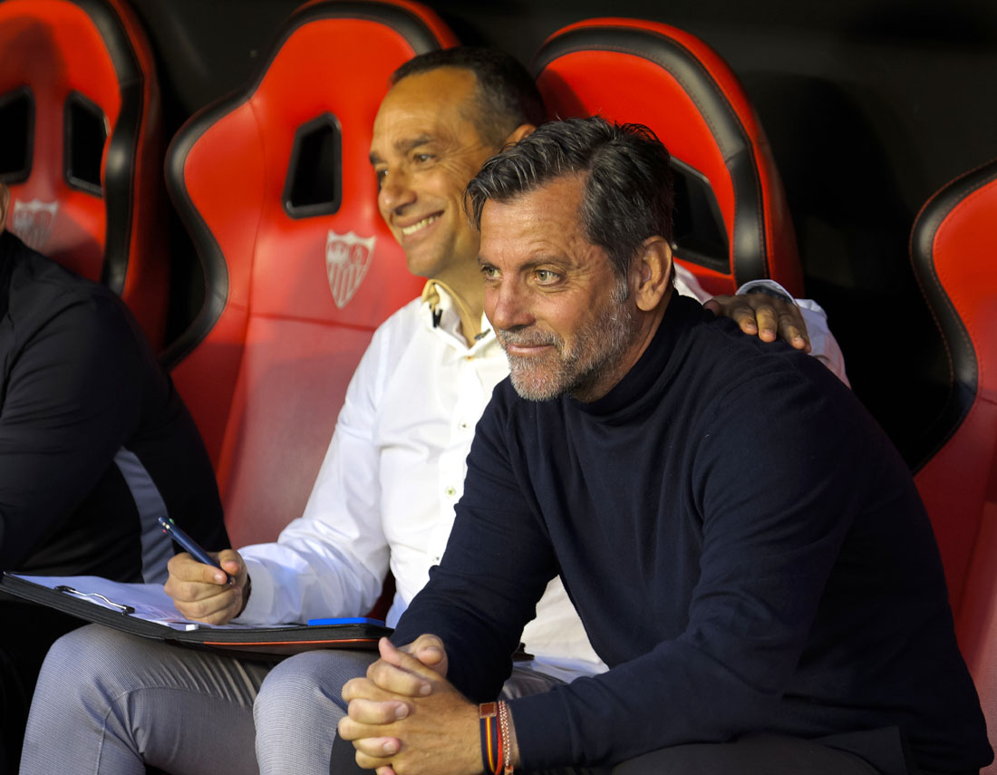 Quique Sánchez Flores, entrenador del Sevilla FC, en el banquillo del `Sánchez Pizjuán` (LOF)