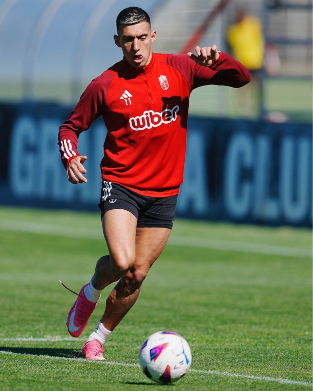 Uzuni en un momento del entrenamiento de este martes (GCF) Uzuni en un momento del entrenamiento de este martes (GCF)