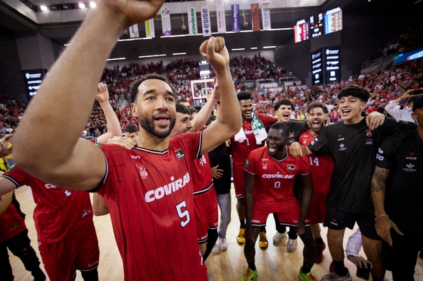 Kwan Cheatham celebra la permanencia (FERMÍN RODRÍGUEZ /FUNDACIÓN CBG) Kwan Cheatham celebra la permanencia (FERMÍN RODRÍGUEZ /FUNDACIÓN CBG)