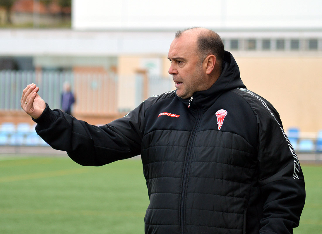El entrenador del Guadix CF, Manolo Rojas 