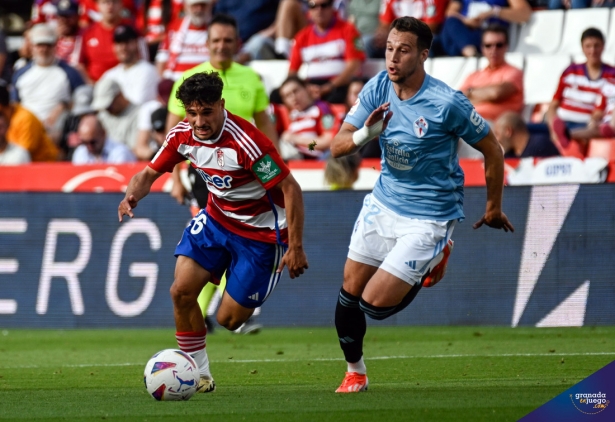 Sergio Rodelas, que fue titular, en una acción de ataque ante el Celta (JOSÉ M. BALDOMERO) Sergio Rodelas, que fue titular, en una acción de ataque ante el Celta (JOSÉ M. BALDOMERO)