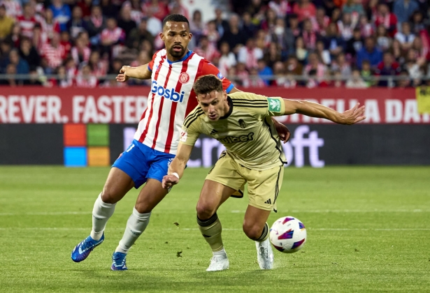 Lucas Boyé intenta irse de la marca de Yangel Herrera (LOF) Lucas Boyé intenta irse de la marca de Yangel Herrera (LOF)