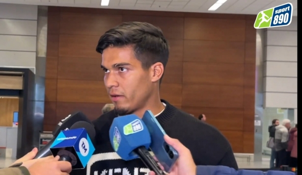 Matías Arezzo atiende a la prensa uruguaya (SPORT 890) Matías Arezzo atiende a la prensa uruguaya (SPORT 890)