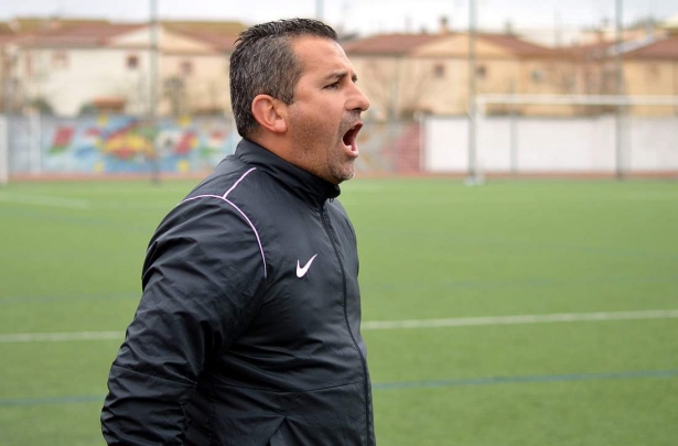 Johny Prieto da instrucciones durante un partido (J. PALMA) Johny Prieto da instrucciones durante un partido (J. PALMA)