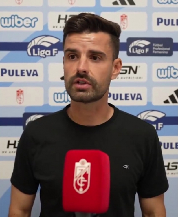 El entrenador del Granada CF Femenino, Roger Lamesa (GCF) El entrenador del Granada CF Femenino, Roger Lamesa (GCF)