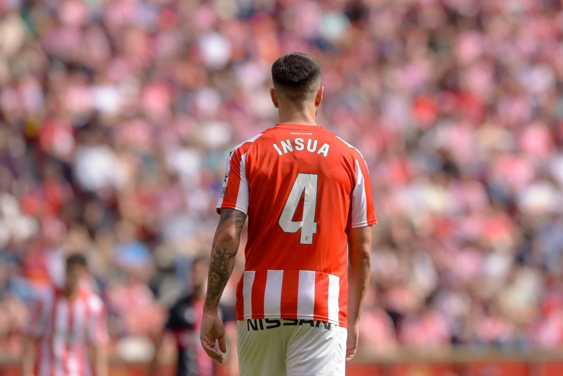 Insua cambia Gijón por Granada (@RealSporting) 