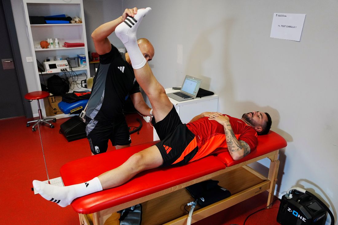 Insua, principal novedad en la vuelta al trabajo (GRANADA CF)