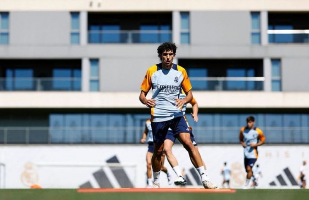 Vallejo vuelve a los entrenamientos (@Madridismoreal) Vallejo vuelve a los entrenamientos (@Madridismoreal)