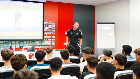 Charla de presentación en la Ciudad Deportiva (GCF)