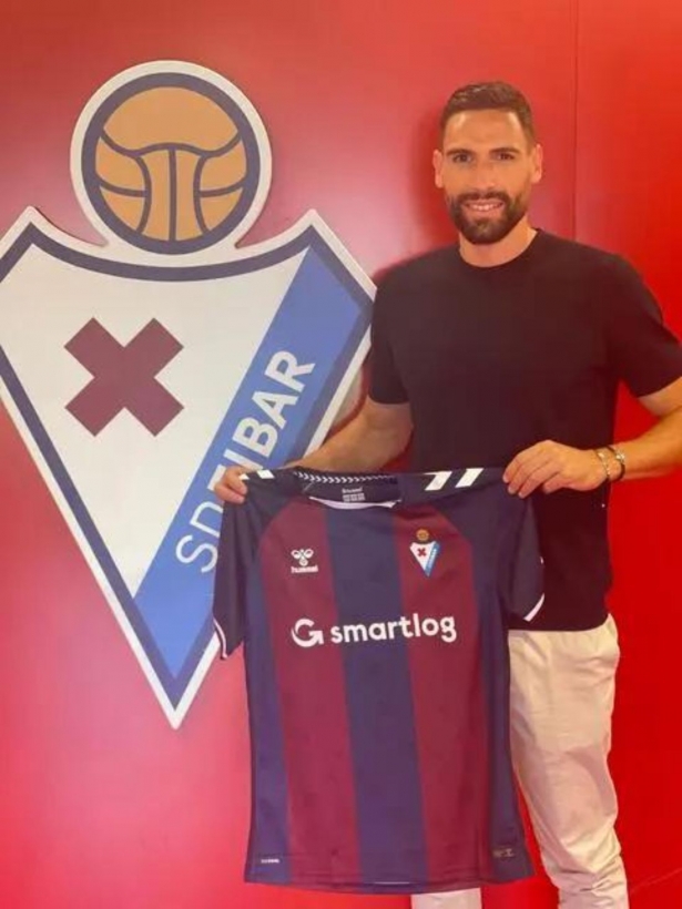 Puertas ya posa como nuevo jugador armero (SD EIBAR) Puertas ya posa como nuevo jugador armero (SD EIBAR)