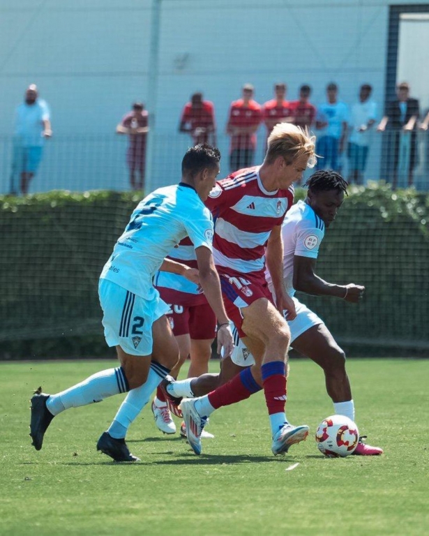 El Recreativo Granada no pudo evitar la derrota (GRANADA CF) El Recreativo Granada no pudo evitar la derrota (GRANADA CF)