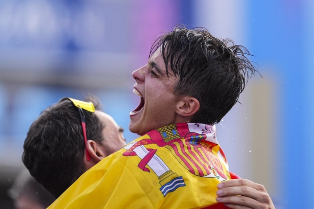 María Pérez celebra con Álvaro Martín el oro en el relevo mixto de Paris 2024 (ALVARO DIAZ / AFP7 / EUROPA PRESS) María Pérez celebra con Álvaro Martín el oro en el relevo mixto de Paris 2024 (ALVARO DIAZ / AFP7 / EUROPA PRESS)